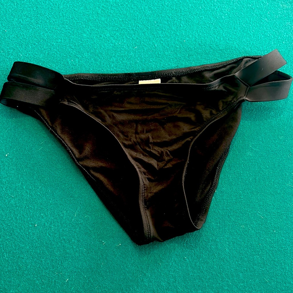 black swim bottoms cute side pieces